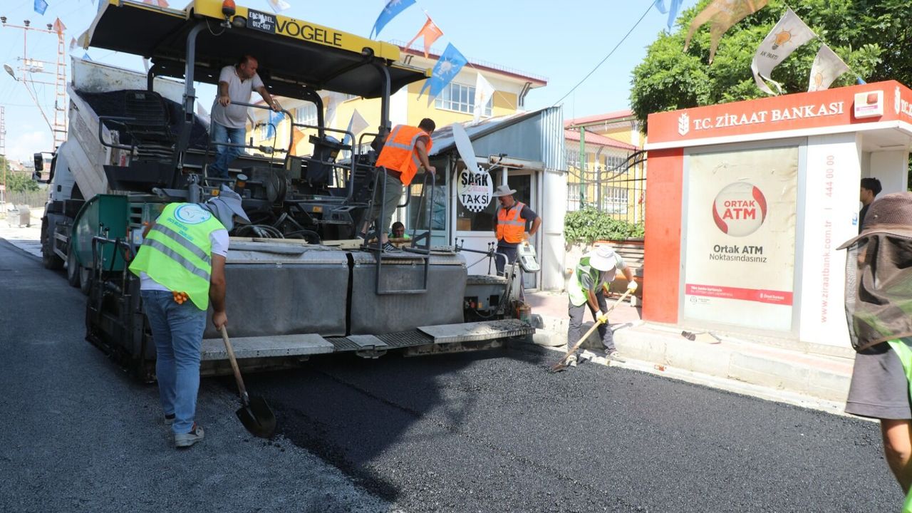 Erciş Belediyesi’nden asfalt hamlesi: Karadağlar tamamlandı, Kanterler sırada