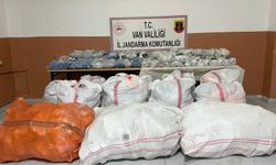 Van Başkale’de milyonluk kaçak eşya operasyonu