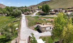 Başkale’de parke taşı döşeme çalışmaları sürüyor