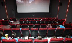 Van Büyükşehir Belediyesi’nden öğrencilere sinema etkinliği