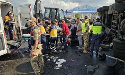 Bitlis-Ağrı kara yolunda zincirleme kaza: 2 ölü, 3 yaralı