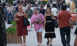 İranlı turistler yeniden Van'da: Ateşkes sonrası oteller doldu, çarşılar hareketlendi