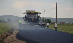 Muş'ta kavurucu sıcakta asfalt mesaisi