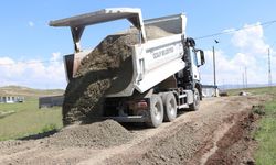 Özalp'ta yol, köprü ve tarımsal altyapı çalışmaları sürüyor