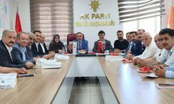 AK Parti Van Milletvekili Türkmenoğlu, il yönetimiyle bir araya geldi