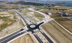 Van Gölü Sahil Yolu'nun 4. etabında asfalt çalışmaları sürüyor