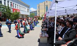 Erciş’te halk oyunları ve türkülerle renkli program