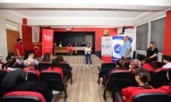 Van YYÜ'den liselilere gelecek rehberi: Yapay zeka ve yeni nesil meslekler masaya yatırıldı