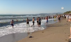 Kuşadası’nda dalgalara kapılan 12 kişiden 3'ü yaşamını yitirdi