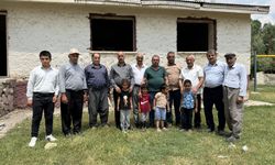Yüksekova’da 42 yıl sonra duygulandıran öğretmen-öğrenci buluşması