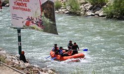 Türkiye’nin rafting sporcuları Çatak Çayı’nda buluştu