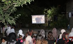 Van’da açık hava film gösterimi düzenlendi