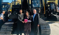 Başkale Belediyesi araç filosunu güçlendirdi: TBB'den hibe ekskavatör teslim alındı