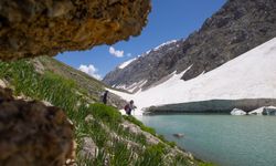 Doğaseverlerin yeni rotası Mercan Buzul Gölleri oldu