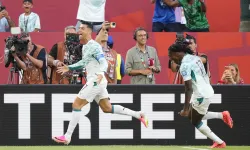 Ronaldo tarihe geçti, Portekiz tur biletini aldı