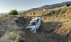 Erzincan'da şarampole devrilen otomobilde 3'ü çocuk 6 kişi yaralandı