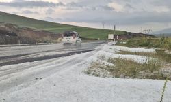 Kars'a bir türlü yaz gelmedi, sağanak ve dolu hayatı olumsuz etkiledi