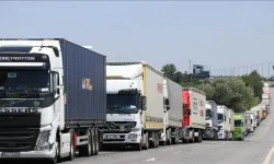 Konvoy yapıp trafiği aksatan 6 tır sürücüsüne 556 bin lira ceza