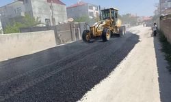 Edremit Belediyesi Süphan Mahallesi'nde asfalt yama çalışmalarını sürdürüyor