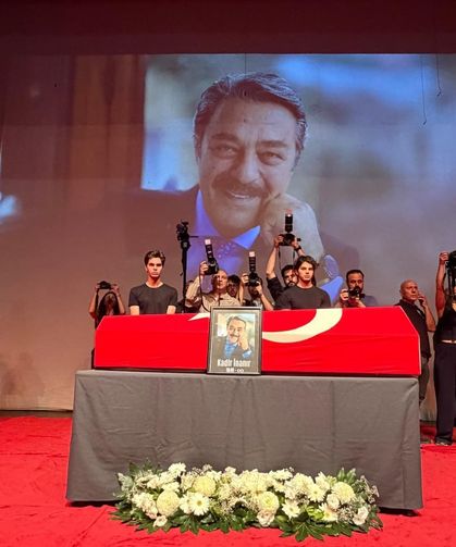 Vanlı Başkan Ahmet Özer'den Kadir İnanır'a veda: "Sen görmedin ama barış mutlaka gelecek"