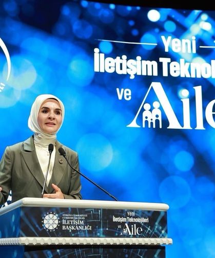 "Yeni İletişim Teknolojileri ve Aile" panelinde dijital çağda ailenin rolü ele alındı