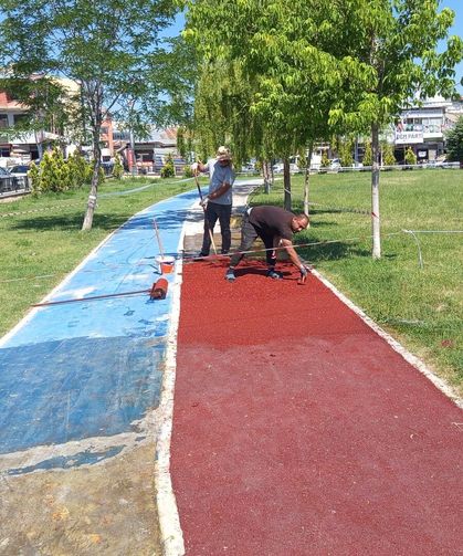Erciş Millet Bahçesi'nde yürüyüş yolları yenileniyor