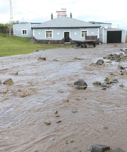 Kars'ta sel felaketi: 5 köyde hasar oluştu