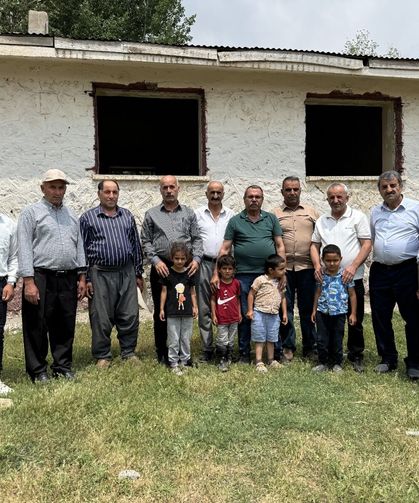 Yüksekova’da 42 yıl sonra duygulandıran öğretmen-öğrenci buluşması