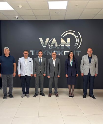 AK Parti Van heyetinden YYÜ Teknokent'e ziyaret