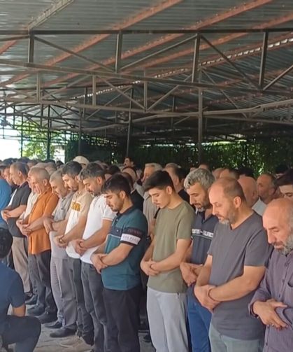 Batman’da silahlı saldırıda hayatını kaybeden baba, oğul ve yeğen toprağa verildi