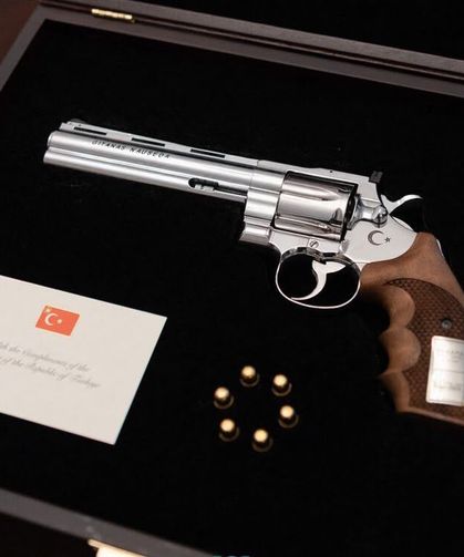 Cumhurbaşkanı Erdoğan'dan NATO liderlerine revolver hediyesi