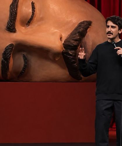 Komedyen Deniz Göktaş havalimanında gözaltına alındı