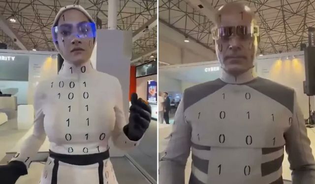 İran’da bir fuarda sergilenen robotlar insan çıktı