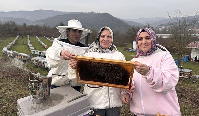Aile boyu arıcılık: 35 yıldır arıcılık yapan anne, kızlarıyla üretime devam ediyor