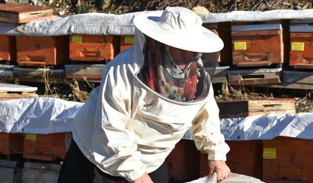 Şırnak’ta arıcılık yapan anne, 5 çocuğunu üniversiteye gönderdi