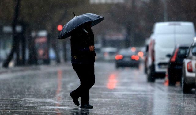 Van'da sağanak ve gök gürültülü yağış uyarısı: Sıcaklıklar mevsim normallerinde seyredecek