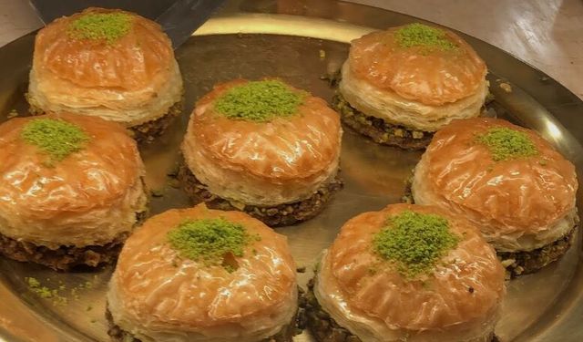 Sosyal medyada akımlar bitmiyor! Yeni trend 'milföyle baklava burger' oldu