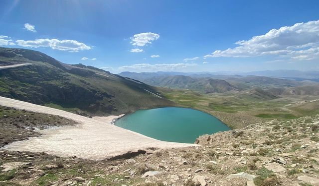 Van’ın saklı hazinesi Çalyan Gölü: 3 bin rakımda bir doğa mirası