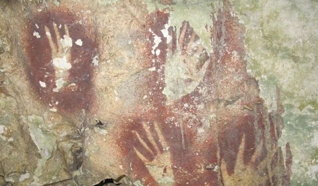 Dünyanın en eski mağara resmi bulundu: 67 bin 800 yıllık el izi sanat tarihini değiştirdi