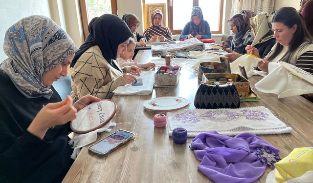 Üreten kadınların Tuşba çatısı: Hem terapi hem ekonomi