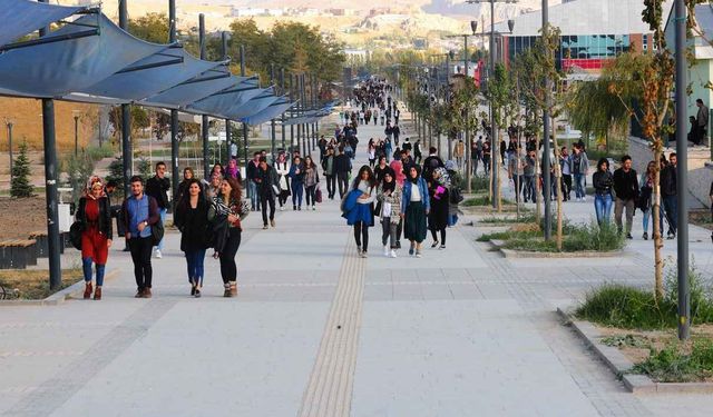 Üniversiteler 3 yıla mı düşüyor? YÖK Başkanı Özvar açıkladı