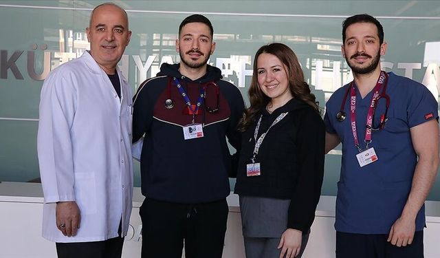Baba ve 3 çocuğu aynı hastanede görev yapıyor