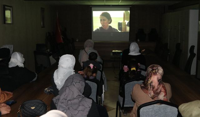 Özalp Belediyesinden 8 Mart kapsamında kadınlara film gösterimi