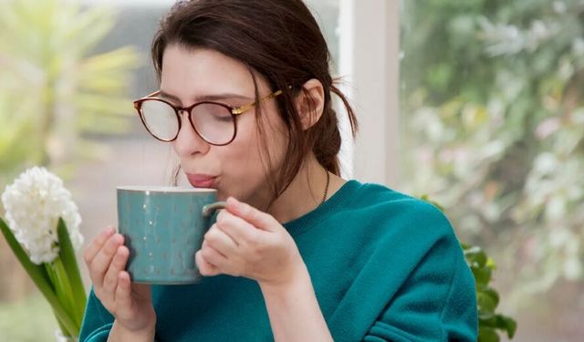 Sosyal medyanın yeni trendi: Sabahları sıcak su içmek