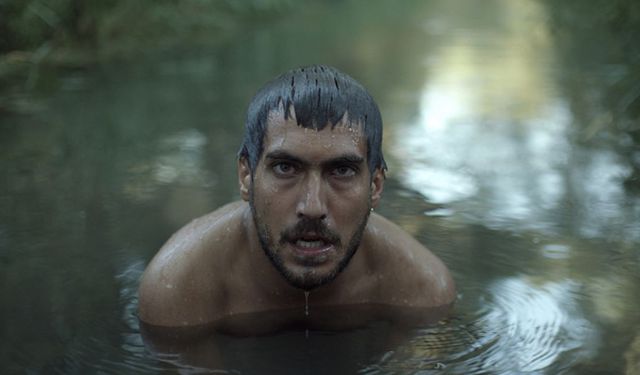 Geceye film önerisi: Tepenin Ardı