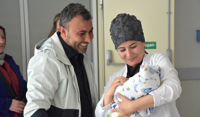 Van’da 19 yıllık ebelik yolculuğu: “Her doğum bir mucize”