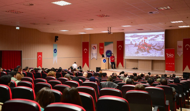Van’dan Antarktika’ya bilim köprüsü: Dr. Gökdere deneyimlerini paylaştı