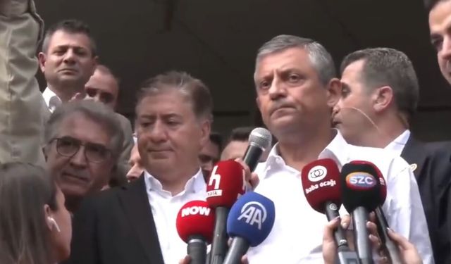 Özgür Özel Meclis'e yürüyor: "Çok üzgünüm ancak baba ocağını geri almak üzere çıkıyoruz"