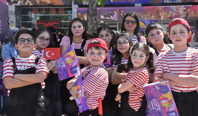 Van’da çocuk ve gençlik tiyatro şenliği başladı