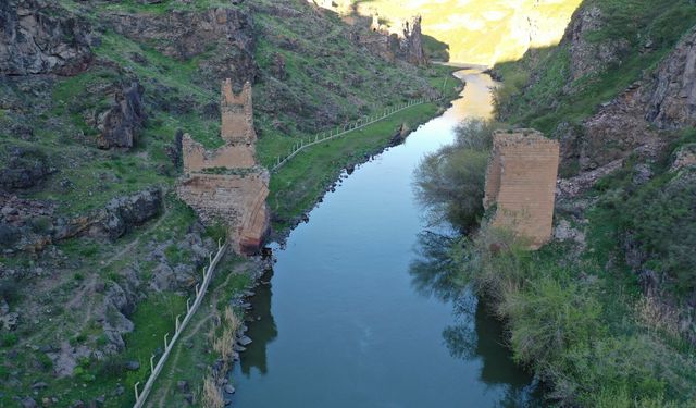 İpek Yolu’nun simgesi Ani Köprüsü yeniden ayağa kalkıyor